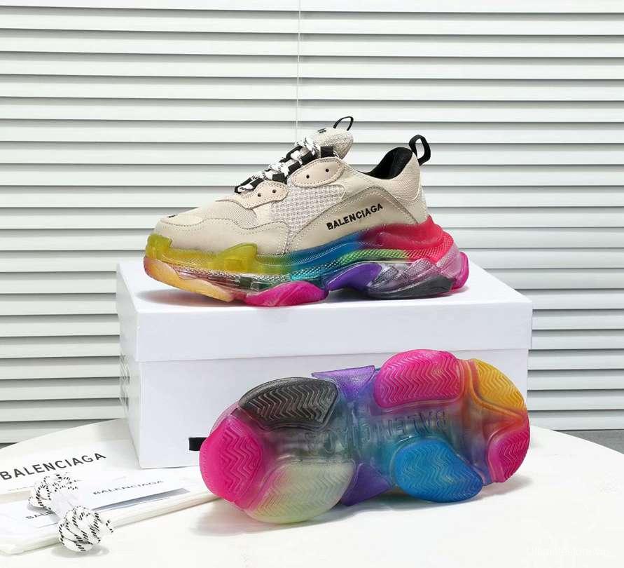 Men/Women Balenciaga Triple S MutiColor Clear Sole Khaki Sneaker Item 6380400