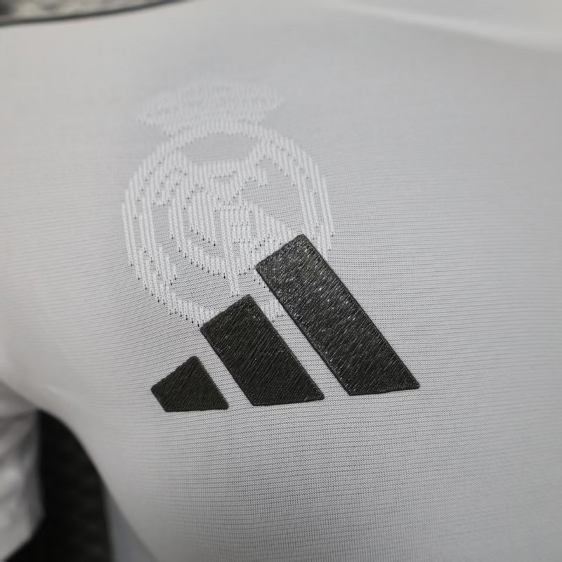 Player Version 25/26 Real Madrid White with Embossed Royal Crest Pattern Jersey